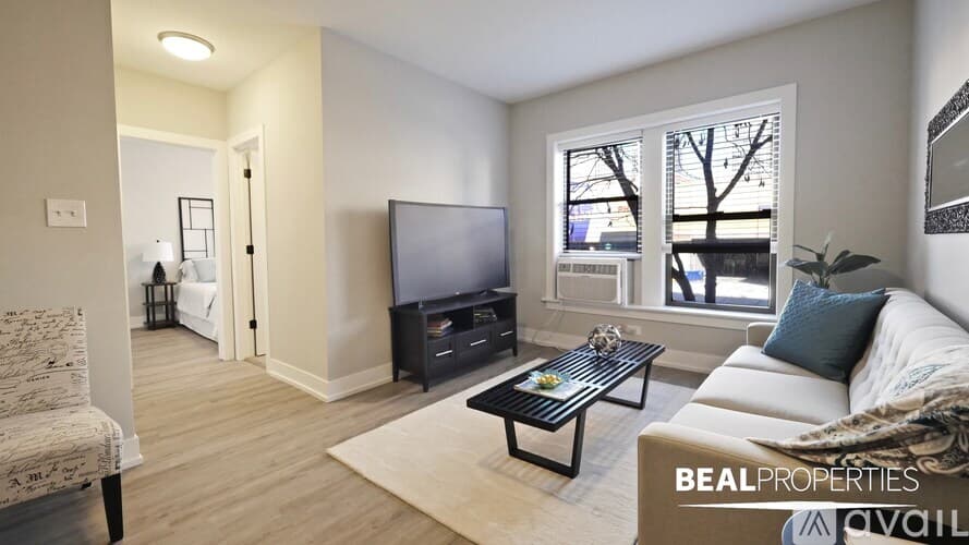 Chicago Apartment: 701 W Brompton Ave