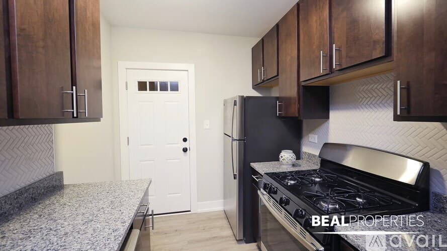 Chicago Apartment: 701 W Brompton Ave