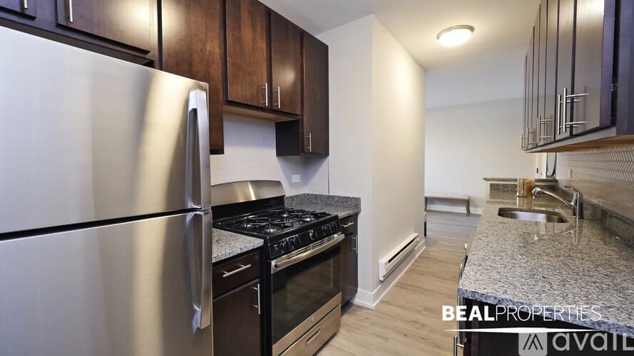 Chicago Apartment: 701 W Brompton Ave