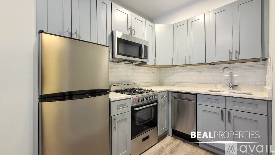 Chicago Apartment: 505 West Belmont Avenue