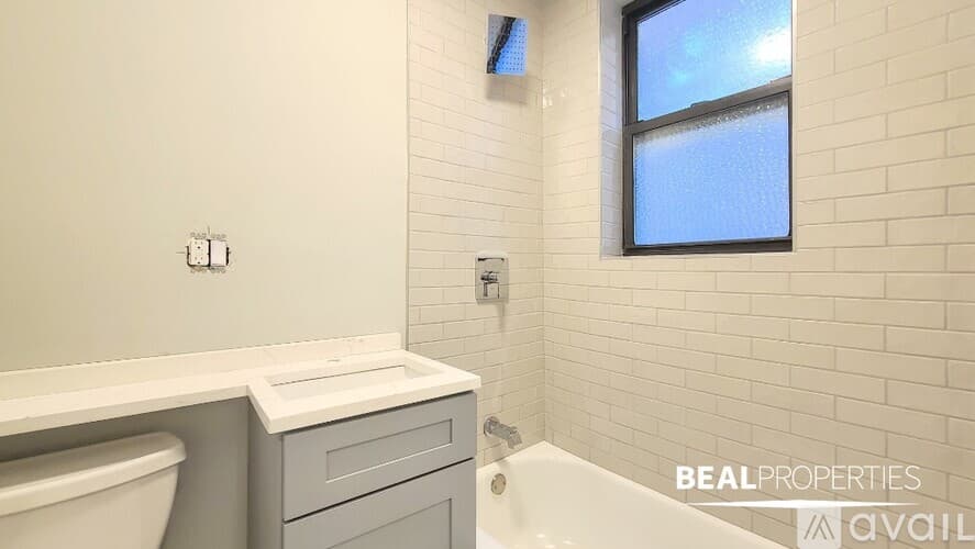 Chicago Apartment: 505 West Belmont Avenue
