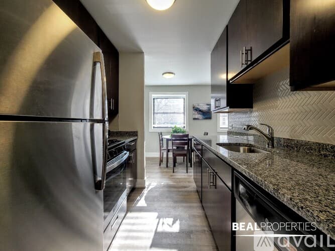 Chicago Apartment: 530 W Surf St