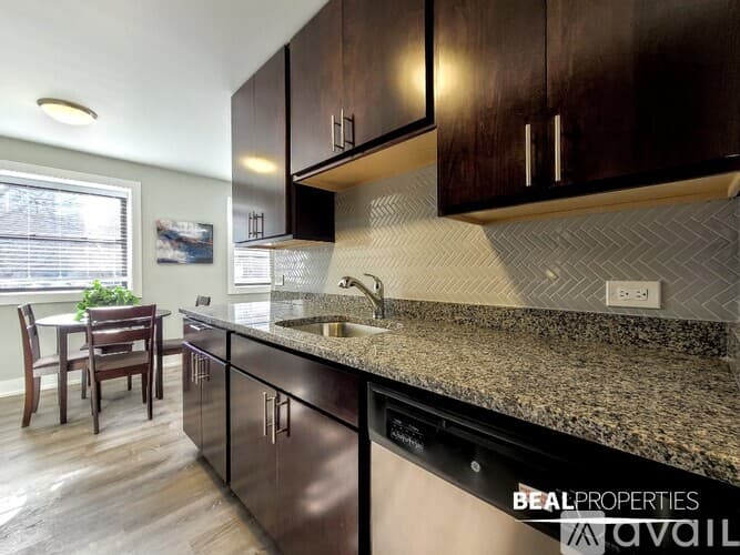 Chicago Apartment: 530 W Surf St