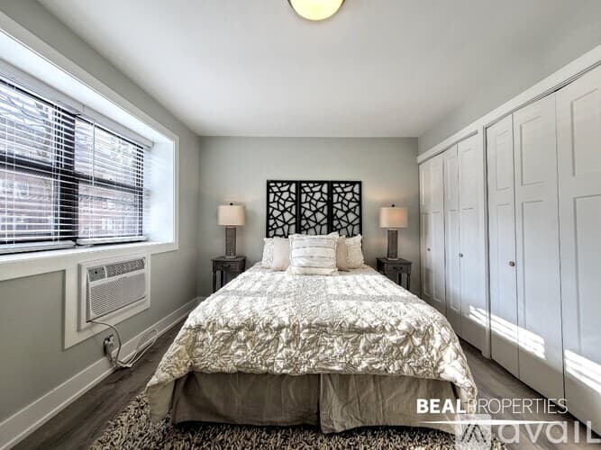 Chicago Apartment: 530 W Surf St