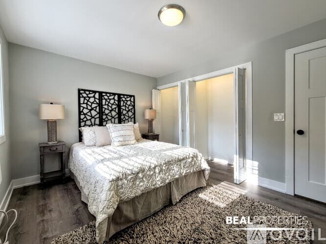 Chicago Apartment: 530 W Surf St