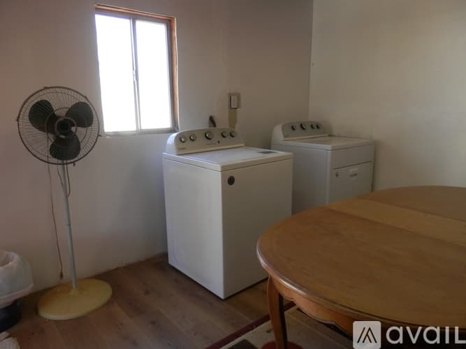 Landers Apartment: 1050 Alta Ave