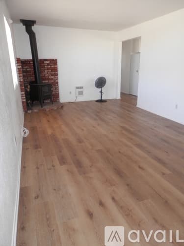 Landers Apartment: 1050 Alta Ave