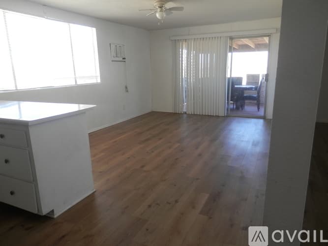 Landers Apartment: 1050 Alta Ave