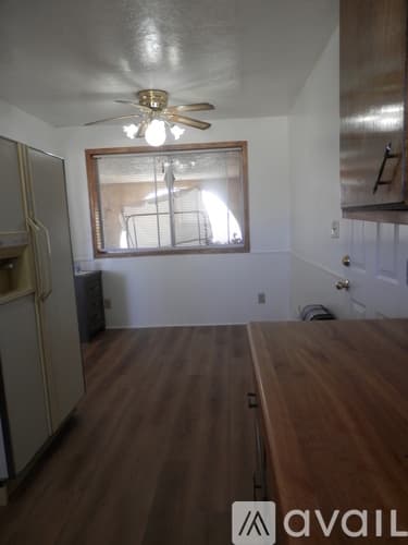 Landers Apartment: 1050 Alta Ave