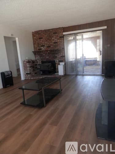 Landers Apartment: 1050 Alta Ave