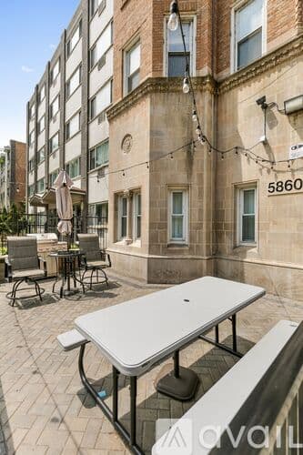 Chicago Apartment: 5860 N Kenmore Ave