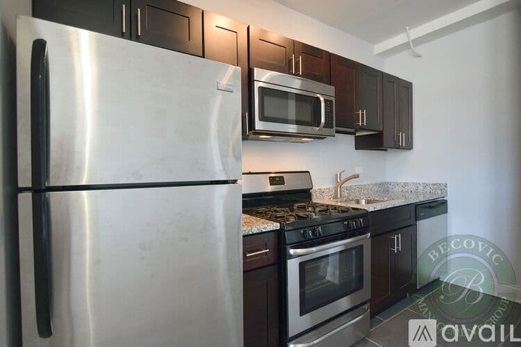 Chicago Apartment: 5860 N Kenmore Ave
