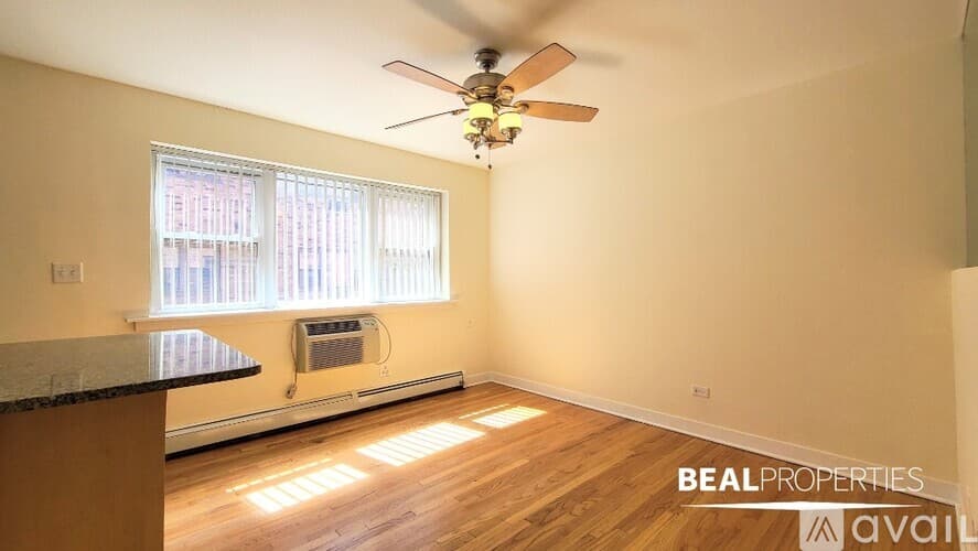 Chicago Apartment: 625 W Wrightwood Ave
