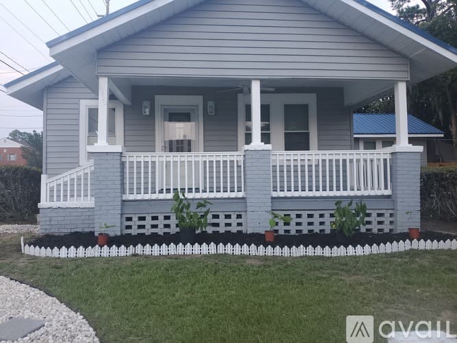 Savannah House: 2002 Indiana Ave