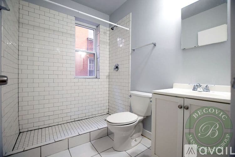 Chicago Apartment: 7456 N Greenview Ave
