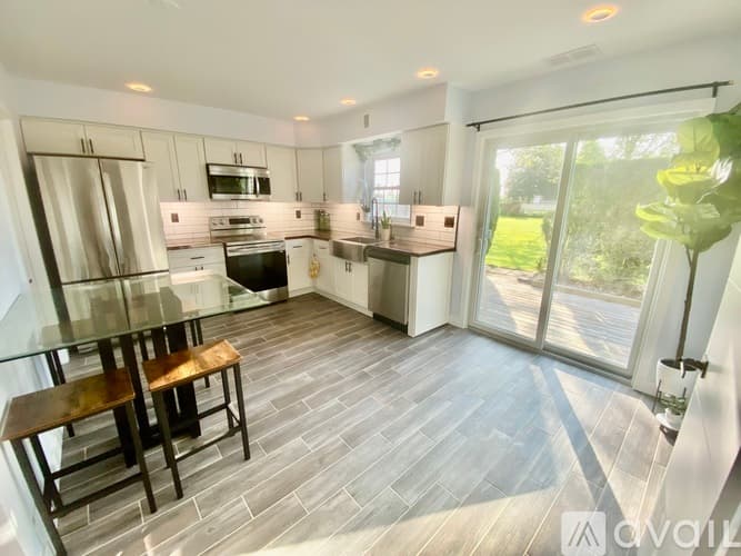 Lansdale House: 120 Clemens Ct