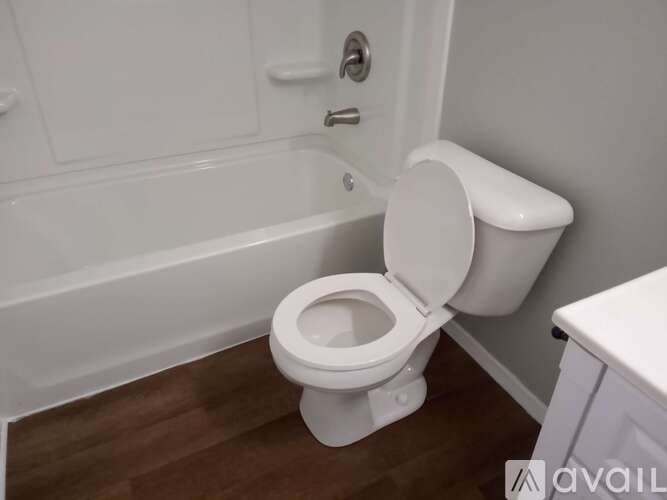 Andrews Apartment: 208 SE 2nd St