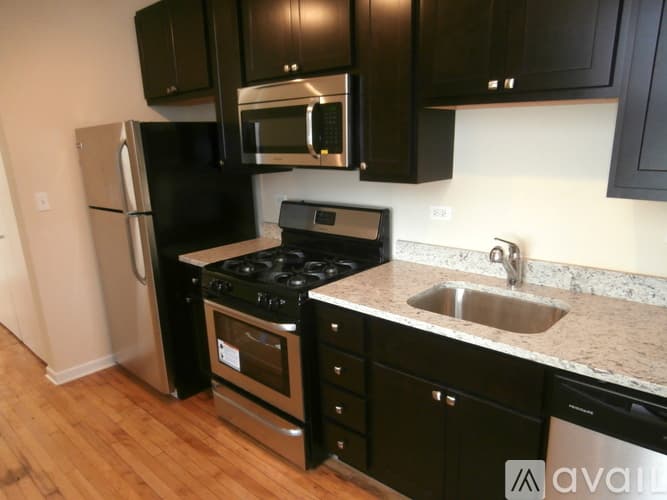 Chicago Apartment: 4749 N Troy St