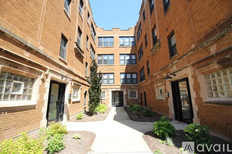 Chicago Apartment: 4749 N Troy St
