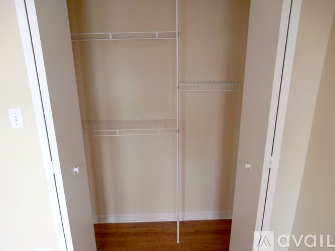 Chicago Apartment: 4749 N Troy St