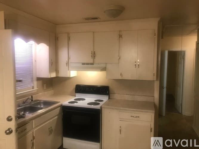 Goldsboro House: 208 Wayne Ave