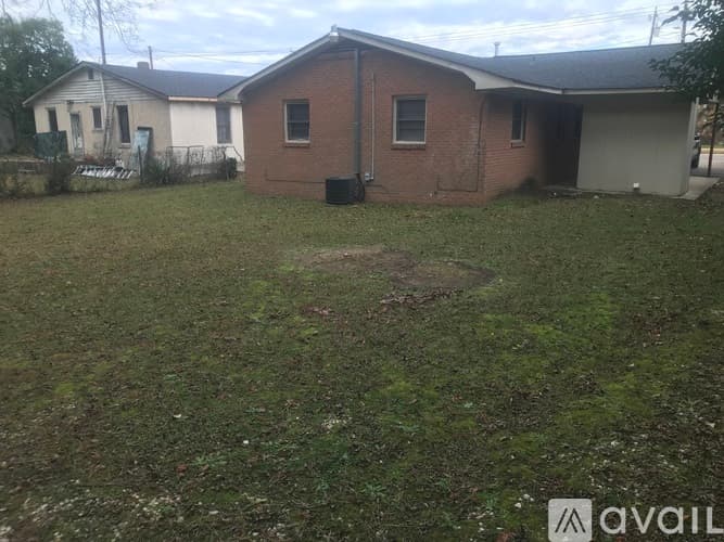 Goldsboro House: 208 Wayne Ave