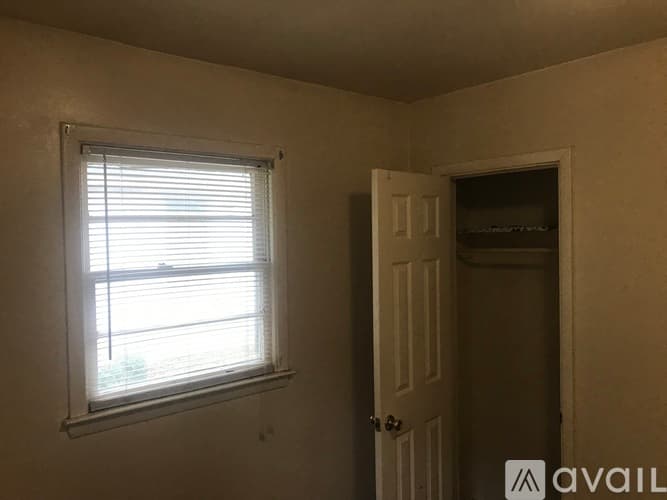 Goldsboro House: 208 Wayne Ave