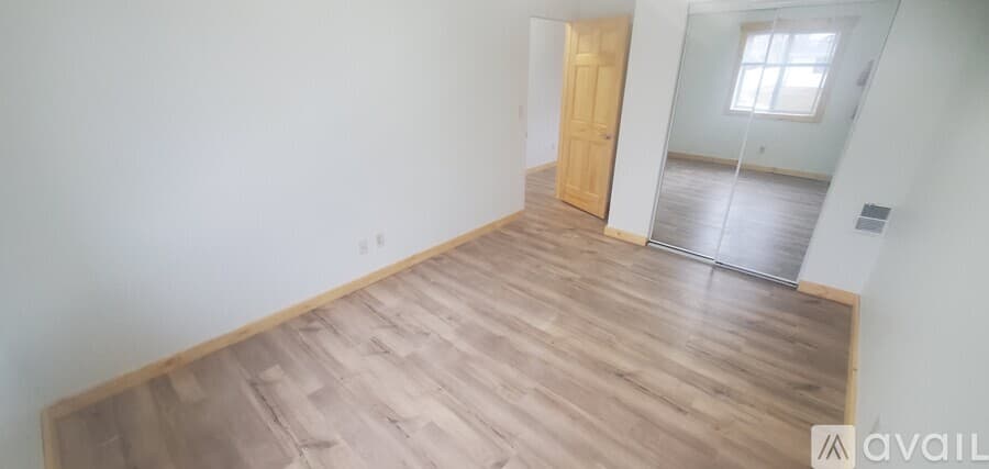 La Crosse Apartment: 1705 La Cres St