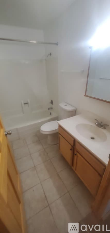 La Crosse Apartment: 1705 La Cres St