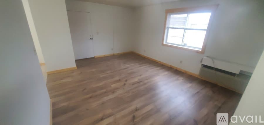 La Crosse Apartment: 1705 La Cres St