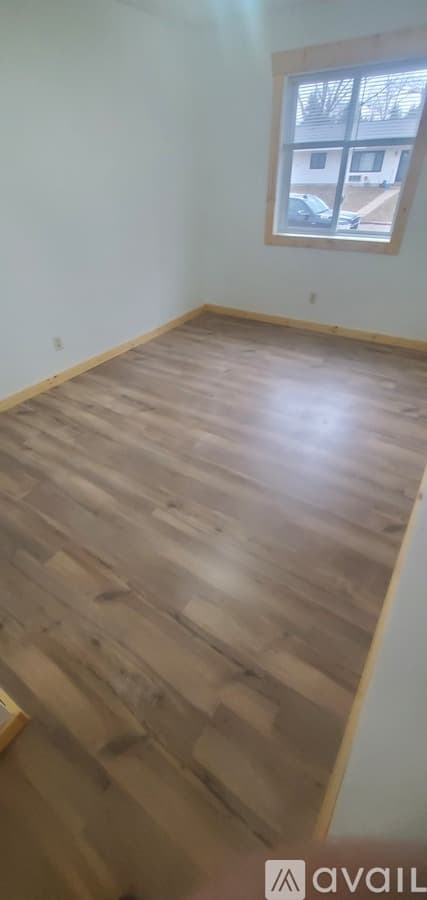 La Crosse Apartment: 1705 La Cres St