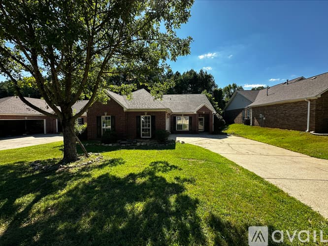 Alabaster House: 108 Gardenside Dr