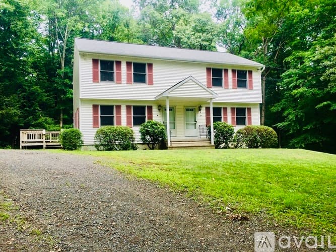 Southbury Apartment: 900 Old Waterbury Rd