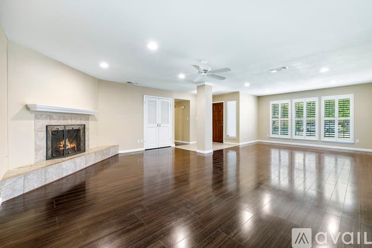 Fresno House: 7433 North 5th Street