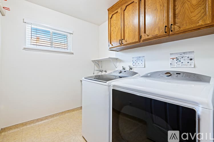 Fresno House: 7433 North 5th Street