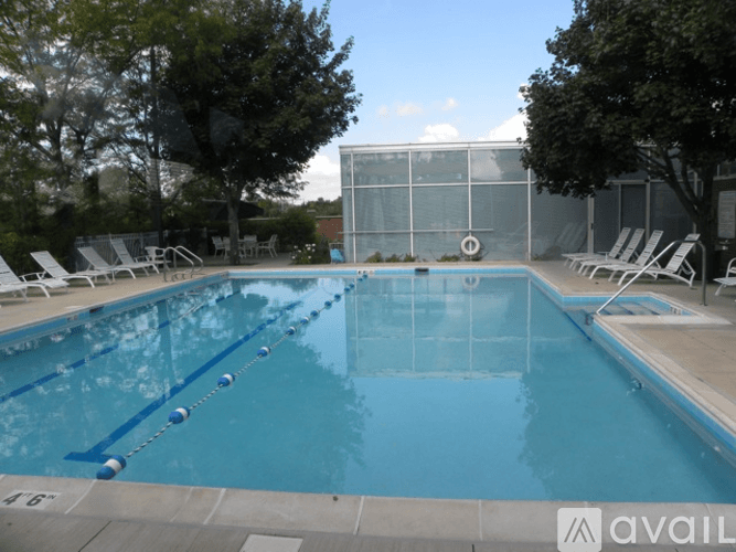 Deerfield Townhome: 335 Milford Road