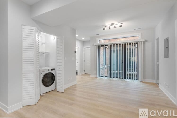 Chicago Apartment: 1558 W Juneway Terrace