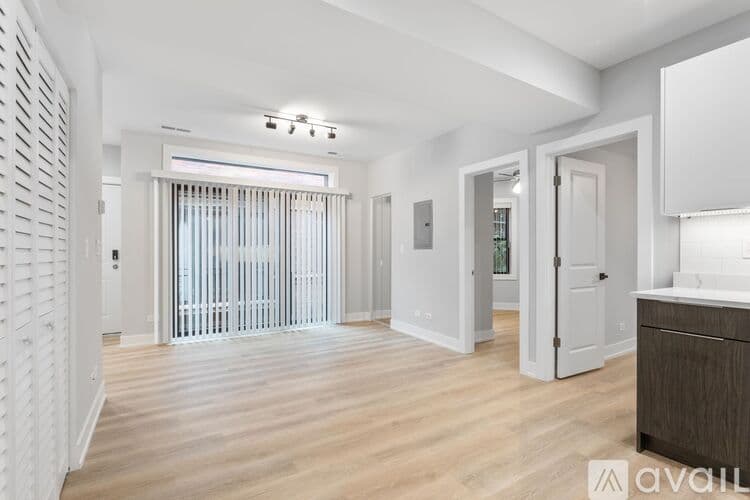 Chicago Apartment: 1558 W Juneway Terrace