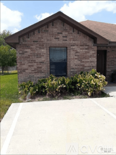 Los Fresnos Apartment: 415 West 5th Street
