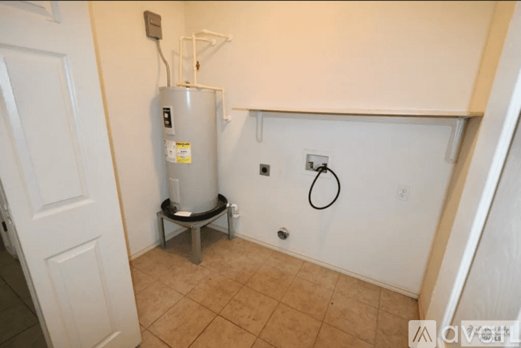 Los Fresnos Apartment: 415 West 5th Street