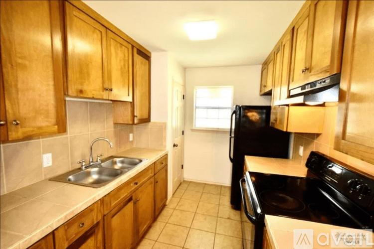 Los Fresnos Apartment: 415 West 5th Street