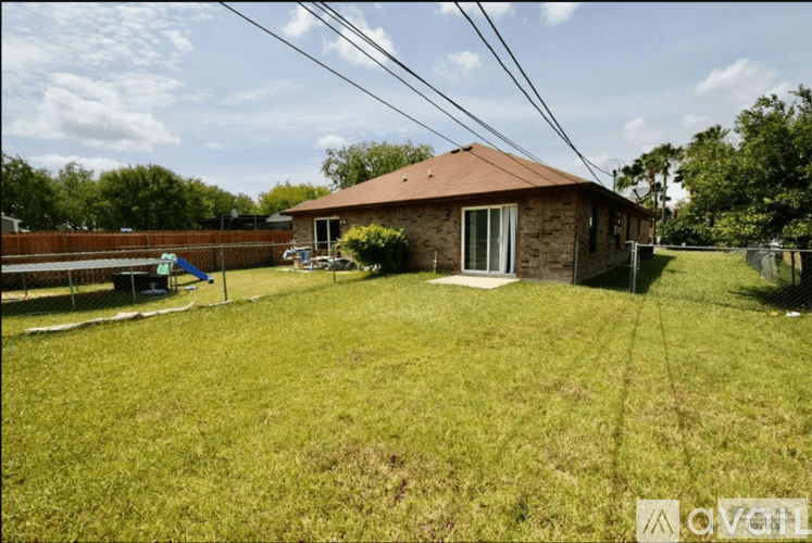 Los Fresnos Apartment: 415 West 5th Street