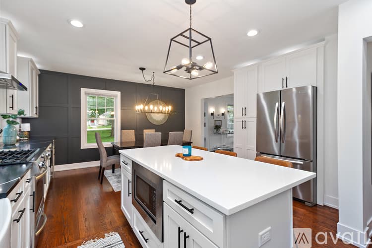 Lemont House: 724 Warner Ave