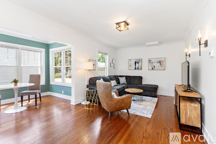 Lemont House: 724 Warner Ave