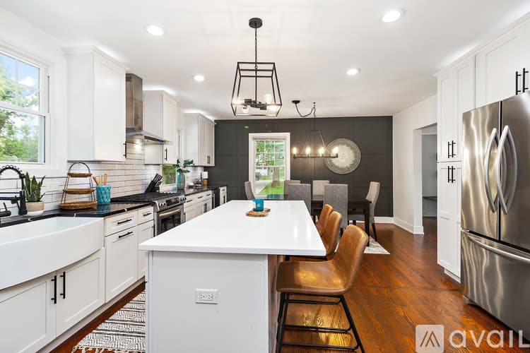 Lemont House: 724 Warner Ave