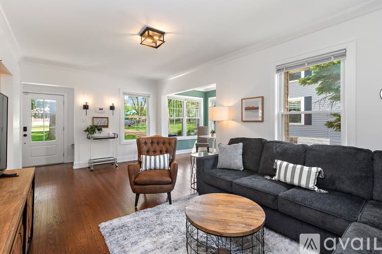 Lemont House: 724 Warner Ave