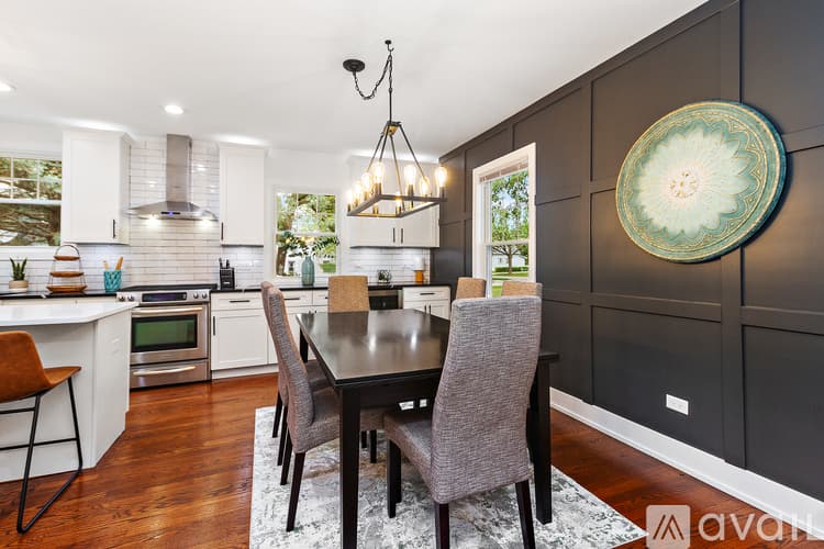 Lemont House: 724 Warner Ave