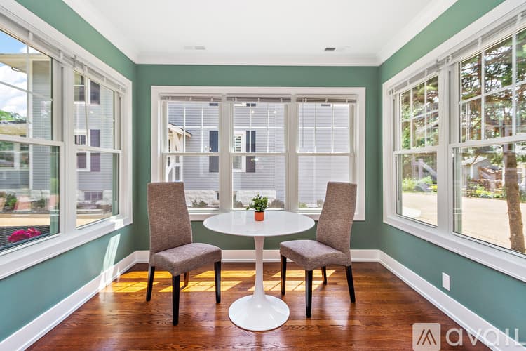 Lemont House: 724 Warner Ave