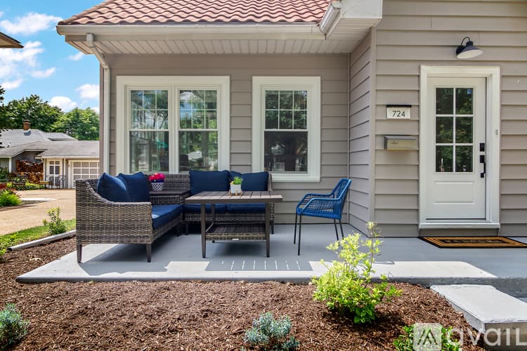 Lemont House: 724 Warner Ave