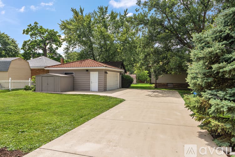 Lemont House: 724 Warner Ave